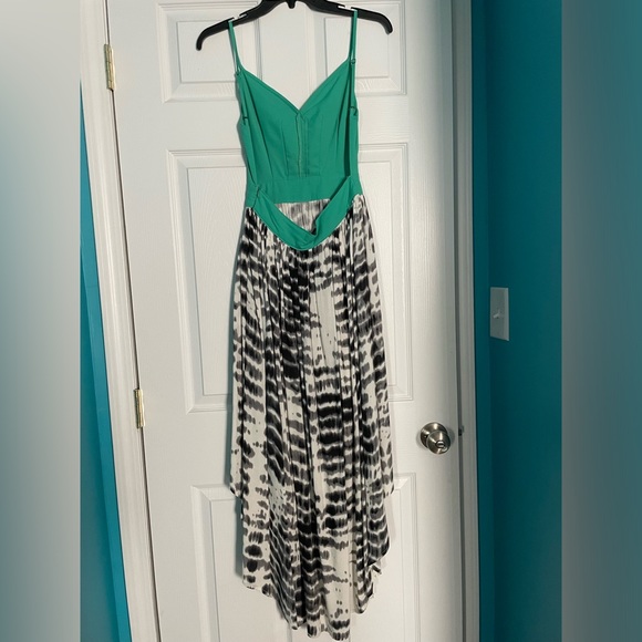 Boutique High-Low Maxi & Backless Dress - Picture 2 of 4